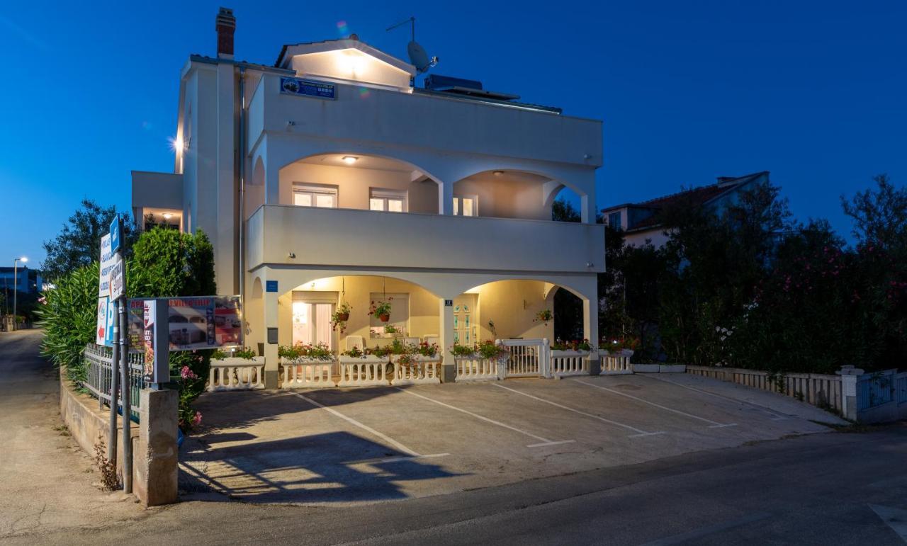 Apartments Villa Filip Трогір Екстер'єр фото