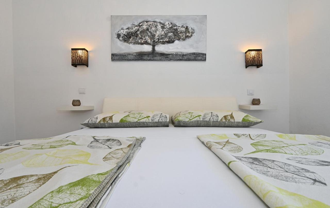 Apartments Villa Filip Трогір Екстер'єр фото