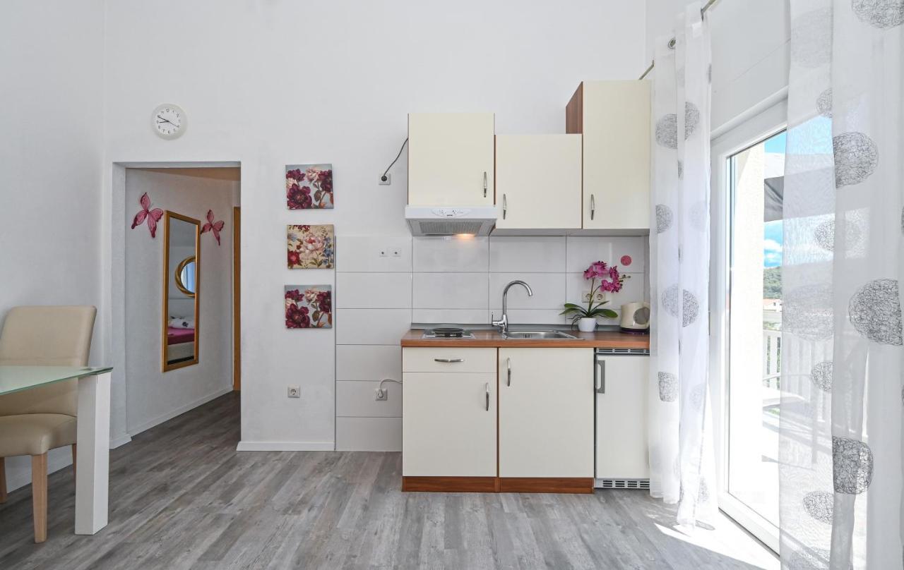 Apartments Villa Filip Трогір Екстер'єр фото