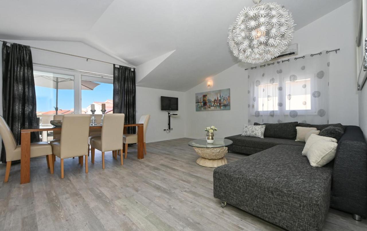 Apartments Villa Filip Трогір Екстер'єр фото
