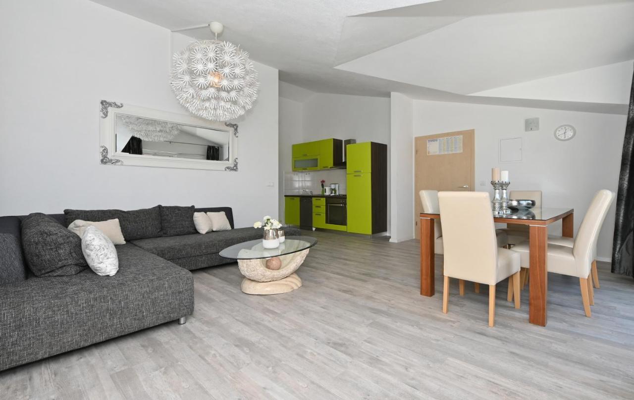 Apartments Villa Filip Трогір Екстер'єр фото