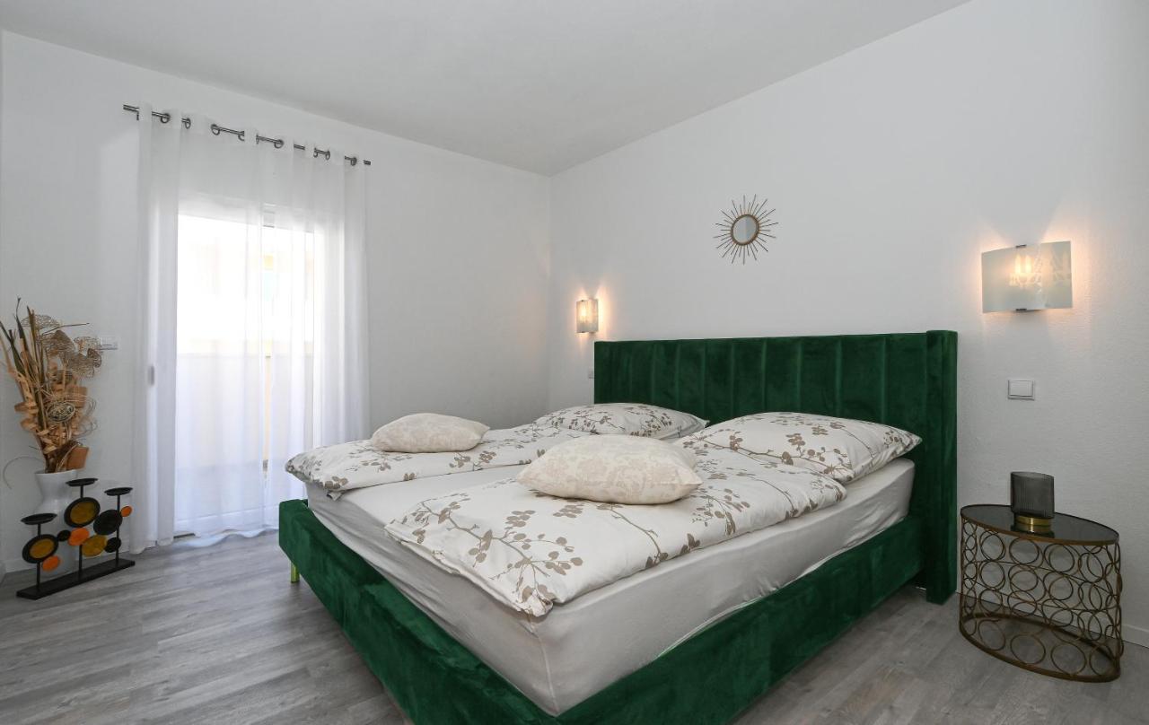 Apartments Villa Filip Трогір Екстер'єр фото