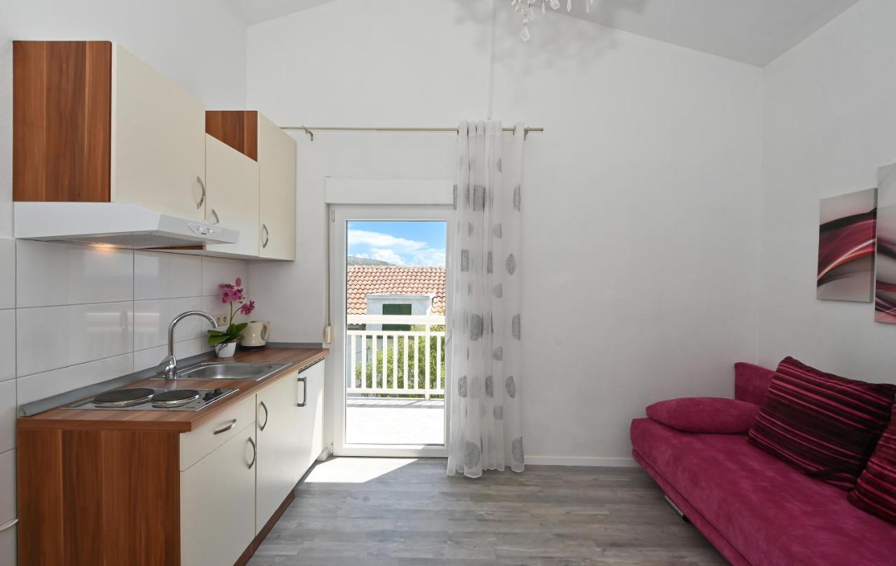 Apartments Villa Filip Трогір Екстер'єр фото