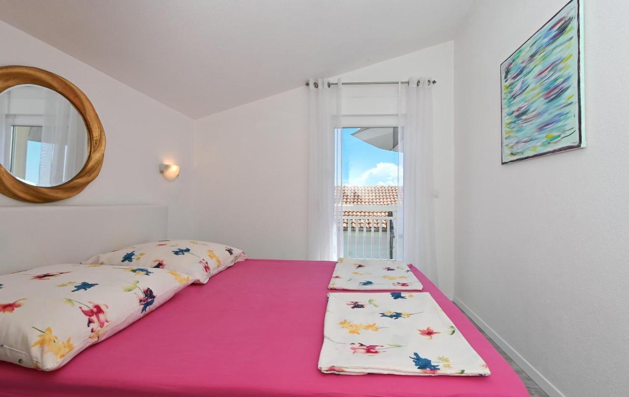 Apartments Villa Filip Трогір Екстер'єр фото